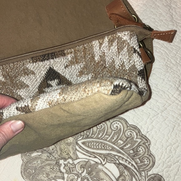 Myra Bag Western Aztec Design Crossbody Handbag - Picture 8 of 9